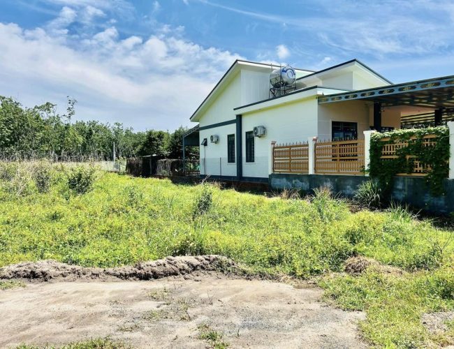 Bán đất Bình Phước 2.700m2 giá 195tr đất khu dân đông