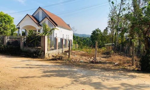 Đất thổ cư ngay thị xã 2.800m2 giá 190 triệu. QL13, dân cư đông