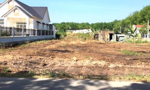 Bán gấp 3.600m2 shr gần trường chợ đối diện kcn nhật