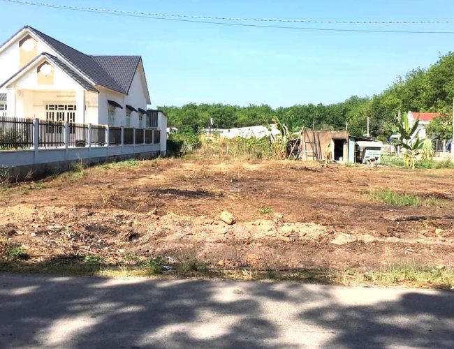 Bán gấp 3.600m2 shr gần trường chợ đối diện kcn nhật